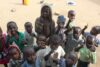 Kinder im Flüchtlingslager von Jos zeigen ihre Freude über den Besuch (csi)