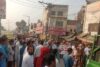 Protestierende Anhänger der radikal-muslimischen Partei Tehreek-e-Labbaik Pakistan (TLP) fordern in Faisalabad die Ausschaffung des französischen Botschafters und den Boykott französischer Produkte. (csi)