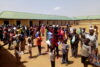 100 Bewohner des Flüchtlingslagers Heipang lernen, wie sie sich möglichst vor einer Coronavirus-Ansteckung schützen können. (csi)
