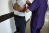 Dieser Patient erlitt bei der Explosion des Treibstofflagers in Stepanakert kurz nach Ausbruch des Angriffskriegs schwere Verbrennungen. Er wird im medizinischen Zentrum für Brandopfer in Eriwan versorgt. fb