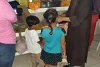 Diese Kinder gehören zu den hunderten Unwetteropfern, die von den CSI-Partnern, den Ordensschwestern, täglich eine Mahlzeit erhalten (csi)