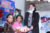 Für viele pakistanische Kinder von christlichen Arbeiterfamilien ist es ungewohnt, zu Weihnachten mit einer grossen Überraschung beglückt zu werden (csi)