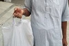 Die Lebensmittelhilfe der CSI-Partner ist für den 74-jährigen Muslim Ainuddin ein Geschenk von Gott (csi)