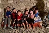 Diese vertriebenen Kinder müssen in einem kalten dunklen Keller ausharren (fb)