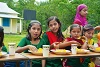 Die Kinder be­kommen zweimal pro Woche eine warme Mahlzeit (csi)