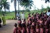 Schülerinnen und Schüler aus Umuode. Das Dorf im Bundesstaat Enugu wurde von Fulani-Kämpfern überfallen ()