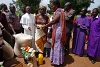 Hilfsgüterverteilung in Manchok, Bundesstaat Kaduna. Auch diese Kleinstadt wurde von Fulani-Extremisten überfallen