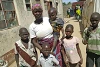 Mary Daniel mit fünf ihrer acht Kinder im CAN-Flüchtlingscamp von Maiduguri. Sie hofft, ihren Mann wiederzusehen und ihren Kindern ein besseres Leben zu ermöglichen (csi)