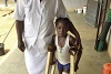Faith Simon aus dem zentralnigerianischen Bundesstaat Kaduna wurde von Fulani-Islamisten derart schwer angeschossen, dass ihr linkes Bein amputiert werden musste. Das tapfere Mädchen hat gelernt, sich auf Krücken fortzubewegen. (Februar 2019) (csi)