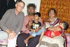 Eujan und Farhat und ihre zwei Söhne sind in Pakistan nicht mehr sicher ()