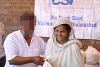 Eine Christin, die den Anschlag überlebte, bedankt sich bei CSI-Partner Pfarrer Latif für die Unterstützung (csi)