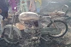 Das ausgebrannte Motorrad offenbart das Ausmass der verheerenden Brandkatastrophe (csi)