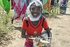 Grenzenlose Freude: Eine befreite Sklavin bekommt nach der Rückführung in den Südsudan eine Milchziege (csi)