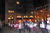 In Zürich bildete sich eine lange, leuchtende Menschenkette (csi)