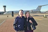 Grenzenlose Erleichterung nach der Freilassung: Andrew Brunson mit seiner Frau Norine vor dem Abflug in die USA (fb)