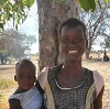 Akuach Adal Agany mit ihrem kleinen Jungen. Sie ist dankbar, dass sie auch ihr Kind mit in die Freiheit nehmen konnte. (csi)