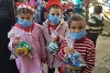 Kinder aus verschiedenen Regionen Syriens erhalten ein kleines Weihnachtsgeschenk. Zudem können sie dank Ihrer Unterstützung an einer unvergesslichen Weihnachtsparty teilnehmen.