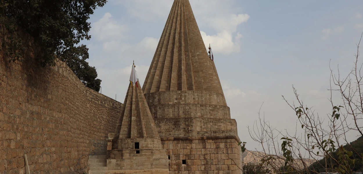 Das Mausoleum von Scheich Abdi, dem bedeutendsten Heiligen der Jesiden, in der jesidischen Ortschaft Lalisch im Nordirak. csi