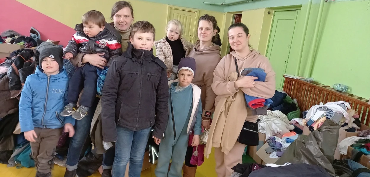 Diese Frauen und Kinder sind erleichtert über die Hilfe in Zhytomyr