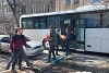 Bei der humanitären Hilfsaktion in der Grossstadt Charkiw packen alle an. cas