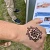 Verzierte Hand mit einem typischen pakistanischen Henna-Design. csi