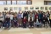 Das fachlich kompetente Team des Rehazentrums mit Vardan Tadevosyan (Mitte hinten) und den PatientInnen. Nach der Flucht konnten die meisten Patienten rund um Armeniens Hauptstadt Eriwan untergebracht werden. fb