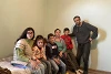 Diese geflüchtete Familie aus Berg-Karabach ist dankbar, dass sie Aserbaidschans Angriffe überlebt hat. Doch sie braucht Hilfe, um in ihrer neuen Heimat Fuss zu fassen. csi